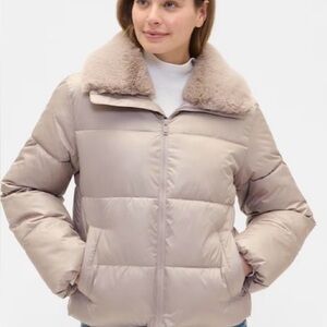 GAP Factory NEW with Tags 
Women's Beige/Taupe Relaxed Short Puffer